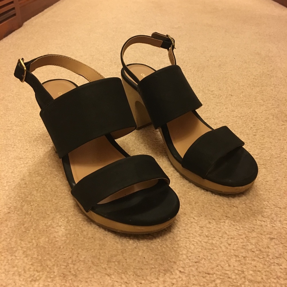 Old Navy black block-heel wedge sandals
